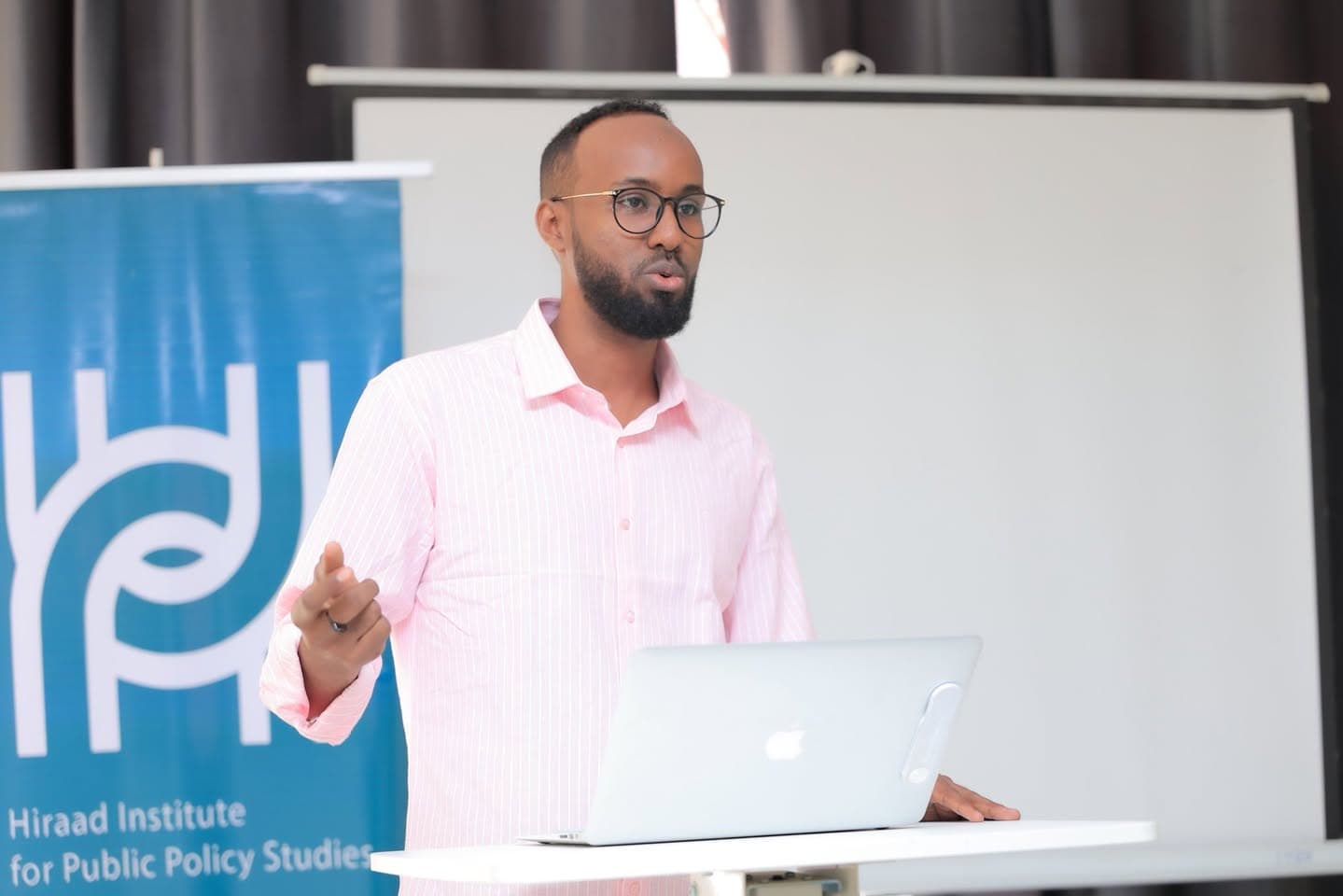 Hiraad researcher presenting at a consultation